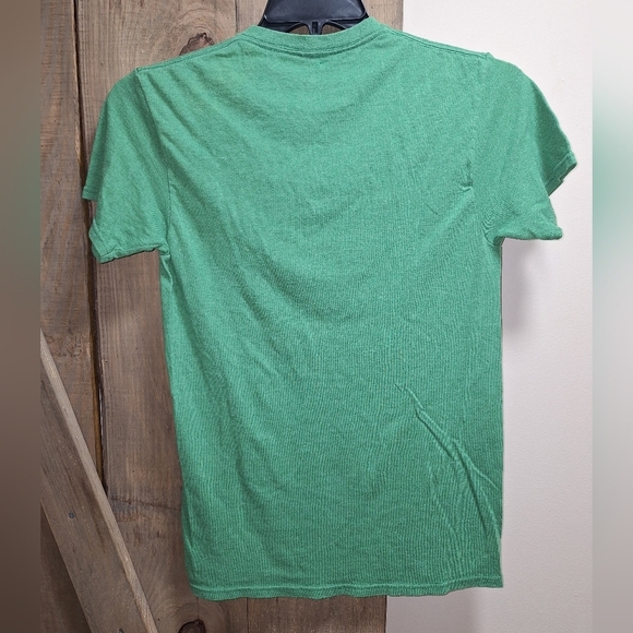 A Star Wars Yoda Christmas t-shirt in a men's size small. ELF I AM NOT. - Picture 6 of 6
